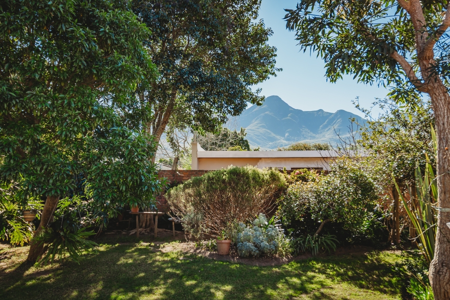 4 Bedroom Property for Sale in Glen Barrie Western Cape